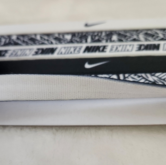 Nike Black White Logo Non-Slip Silicone Headbands Set of 6 - Picture 8 of 8
